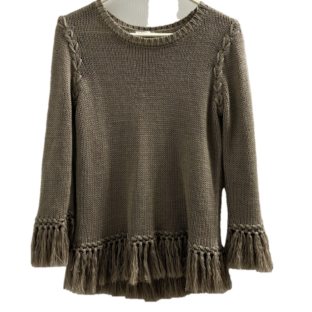 Attractive Taupe color BB Dakota fringed hem and sleeves sweater size Medium